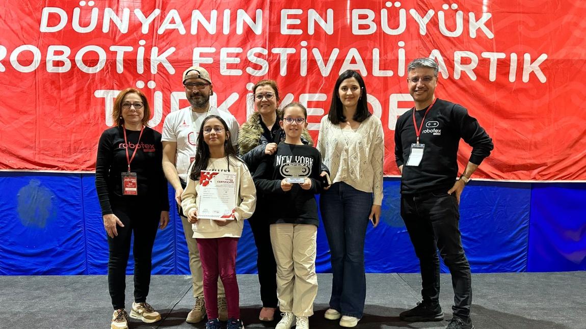 Robotik Festivalinin  Ege Bölgesi Şampiyonasında İHA Kargo Drone Kategorisinde bölge ikincisi öğrencimiz Defne GÜREL...